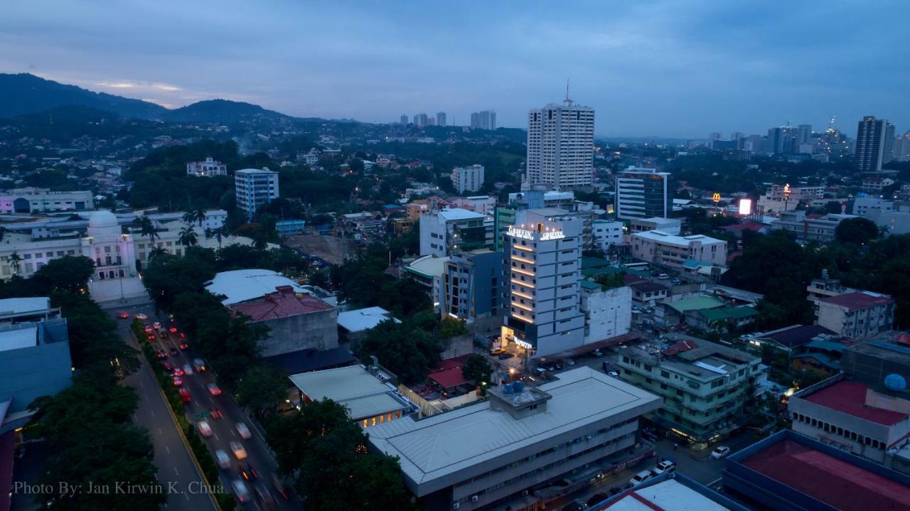 Griffin Hotel And Suites Cebu Bagian luar foto