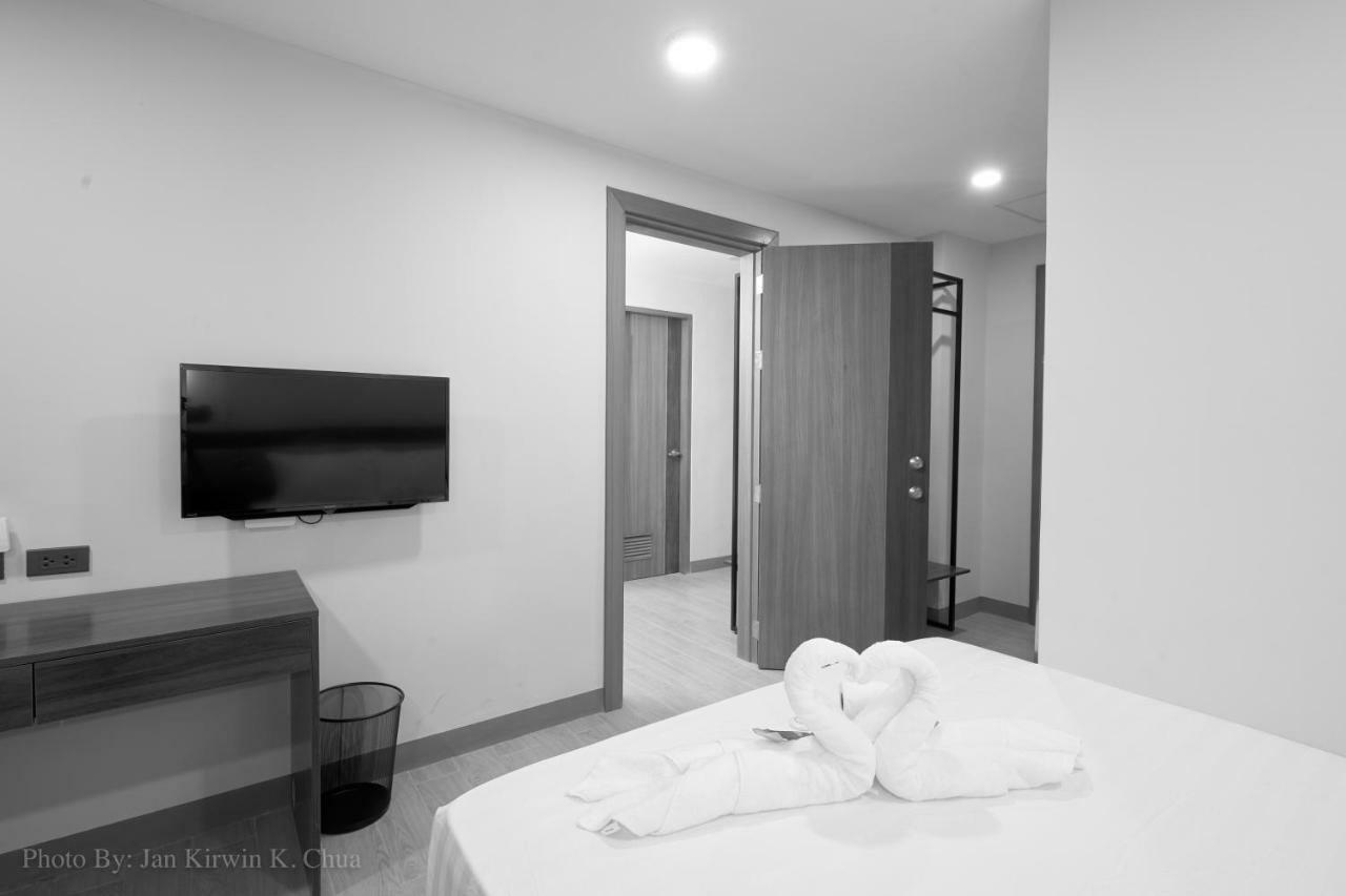 Griffin Hotel And Suites Cebu Bagian luar foto